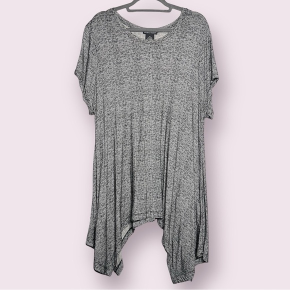 Chelsea & Theodore Grey Flowy Tunic - Picture 1 of 7